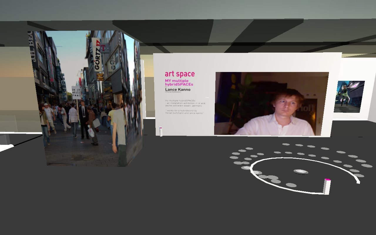 Talk to Berlin — the speaker on the wall as a video feed with a street backdrop
